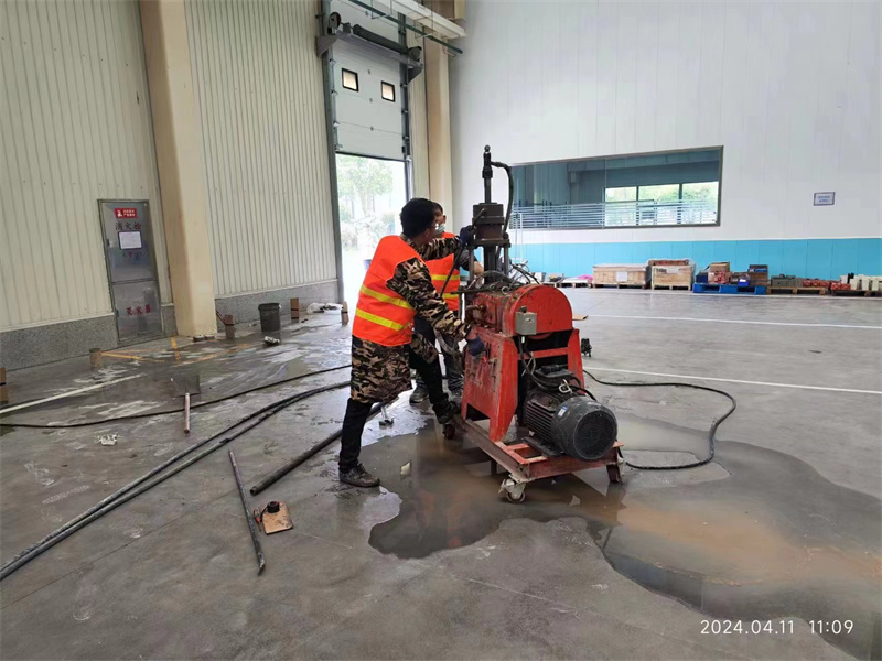 上高厂房地面下沉塌陷注浆加固施工